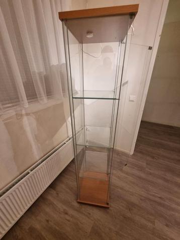 Mooie vitrinekast kast met verlichting  beschikbaar voor biedingen