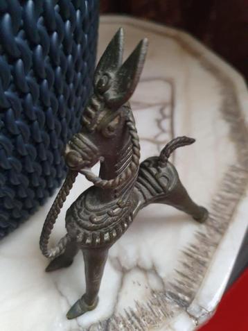 Vintage brons beeldje uit India van een ezel -Horse figurine beschikbaar voor biedingen