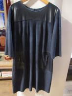 G166a Donna Dura mt 42 jurk donkerblauw imitatieleer suedine, Kleding | Dames, Jurken, Blauw, Maat 42/44 (L), Donna Dura, Knielengte