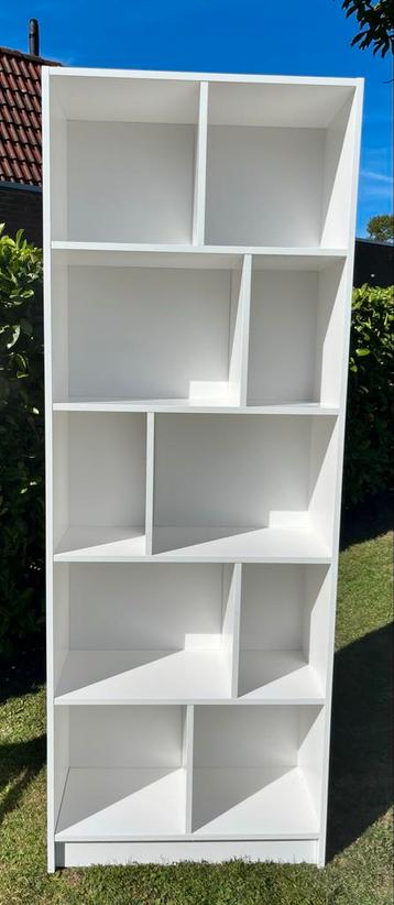 Witte Boekenkast met Vakken van Jysk beschikbaar voor biedingen