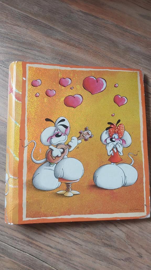 Grote Diddl verzamel map met 320+ blaatjes, Hobby en Vrije tijd, Stickers en Plaatjes, Gebruikt, Meerdere plaatjes, Ophalen