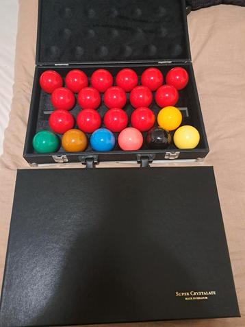 Te koop nieuwe set snookerballen. beschikbaar voor biedingen