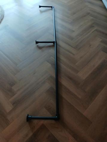 Steigerbuis kleding rek zwart. beschikbaar voor biedingen