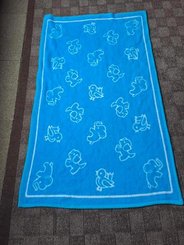 Leuk baby dekentje blauw wit met dieren erop. beschikbaar voor biedingen