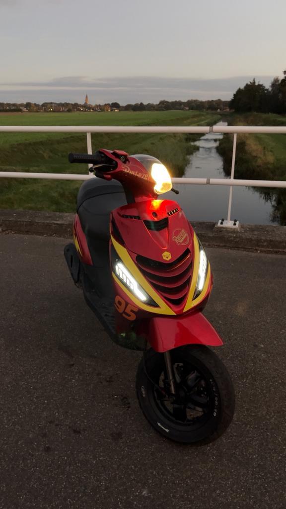 Zip 4t costum, Fietsen en Brommers, Scooters | Piaggio, Zo goed als nieuw, Zip, Benzine, Ophalen of Verzenden