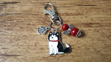 Tas/Sleutelhanger Husky zwart-wit emaille met guardian angel beschikbaar voor biedingen