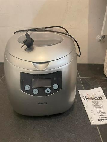luxe princess ijsblokmachine apparaat *zo goed als NIEUW*230 beschikbaar voor biedingen