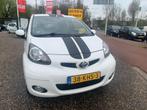 Toyota Aygo 1.0-12V Xcite White AIRCO STRIPING HALF LEER SPO, Voorwielaandrijving, Gebruikt, 4 stoelen, Origineel Nederlands