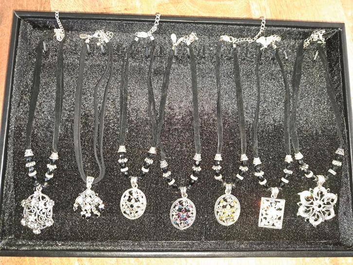 Partij kettingen + luxe display!!!!, Sieraden, Tassen en Uiterlijk, Kettingen, Nieuw, Overige materialen, Overige kleuren, Ophalen of Verzenden