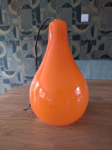 Oranje glazen hanglamp. beschikbaar voor biedingen