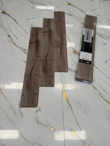 RESTPARTIJ!! Laminaat wees er snel bij weg=weg beschikbaar voor biedingen