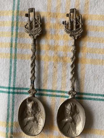 Historische Leidse souvenirlepels – sleutels & Rembrandt  beschikbaar voor biedingen