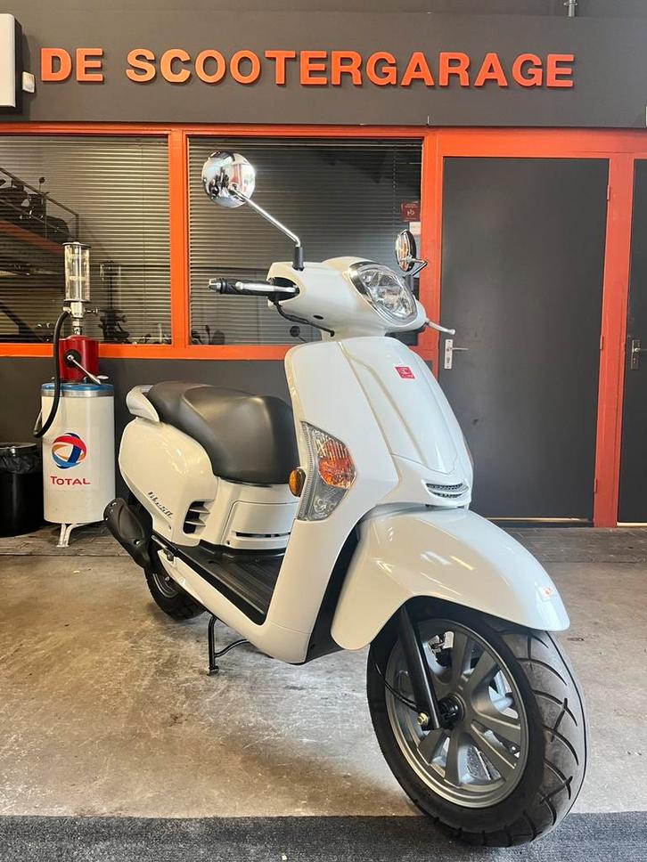 Kymco like brom 45km 4takt 2009 weinig km, Fietsen en Brommers, Scooters | Kymco, Gebruikt, Like, Maximaal 45 km/u, Benzine, Ophalen