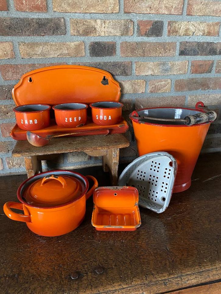 Brocante oude oranje emaille keuken artikelen, Antiek en Kunst, Antiek | Emaille, Ophalen of Verzenden