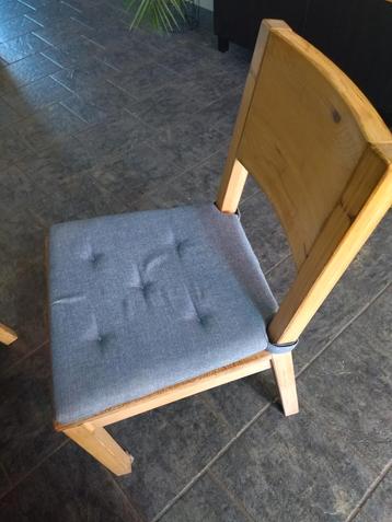 5 Grenen Eetkamerstoelen Whitewash + Kussens beschikbaar voor biedingen