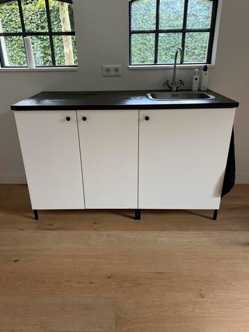 Witte IKEA keukenunit zwart steenlook blad spoelbak & kraan beschikbaar voor biedingen