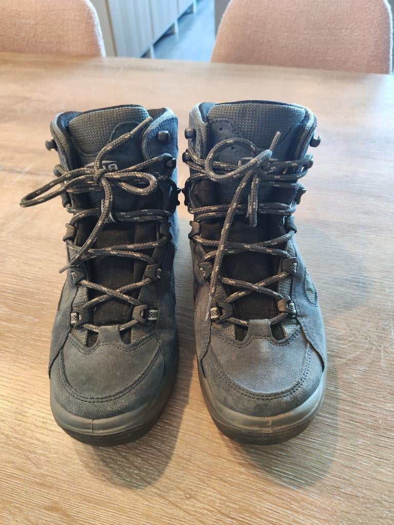 Berg/wandelschoenen Lowa, maat 39, Ophalen of Verzenden, Zo goed als nieuw, Schoenen