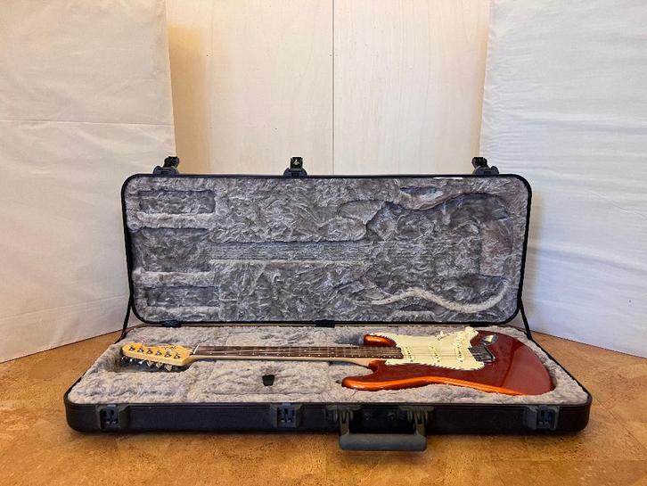 Fender American Elite Stratocaster + Fender Case, Muziek en Instrumenten, Snaarinstrumenten | Gitaren | Elektrisch, Zo goed als nieuw