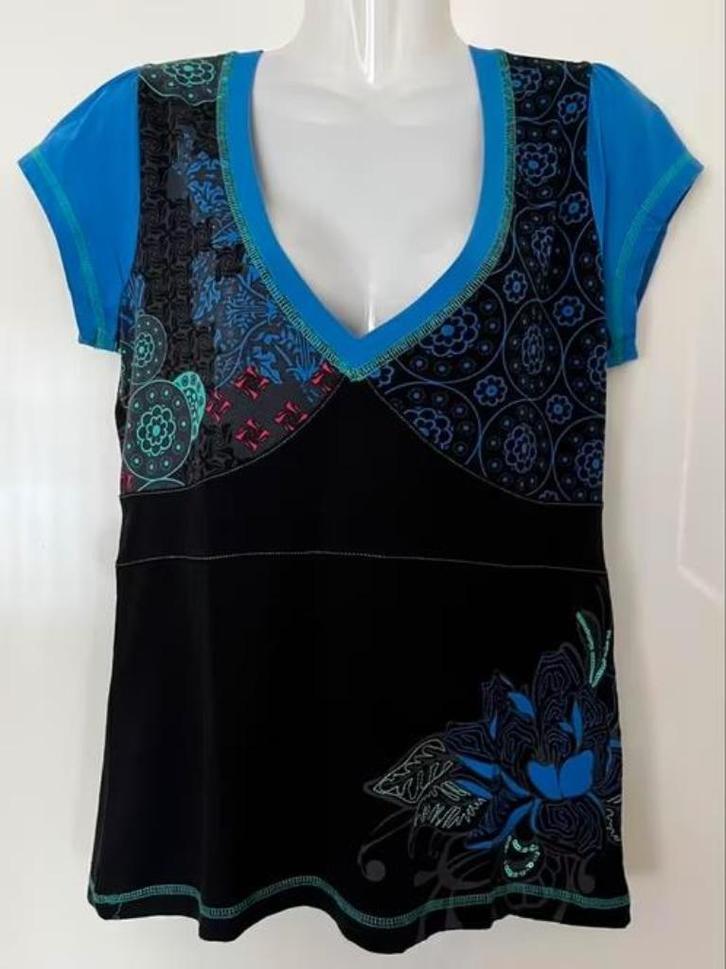 Desigual top maat M, Kleding | Dames, Tops, Zo goed als nieuw, Maat 38/40 (M), Zwart, Korte mouw, Ophalen of Verzenden