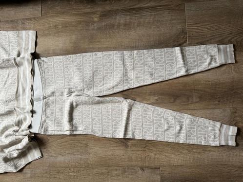 2-delig Reinders pak in de kleur crème/wit maat M met print, Kleding | Dames, Huispakken, Zo goed als nieuw, Maat 38/40 (M), Wit