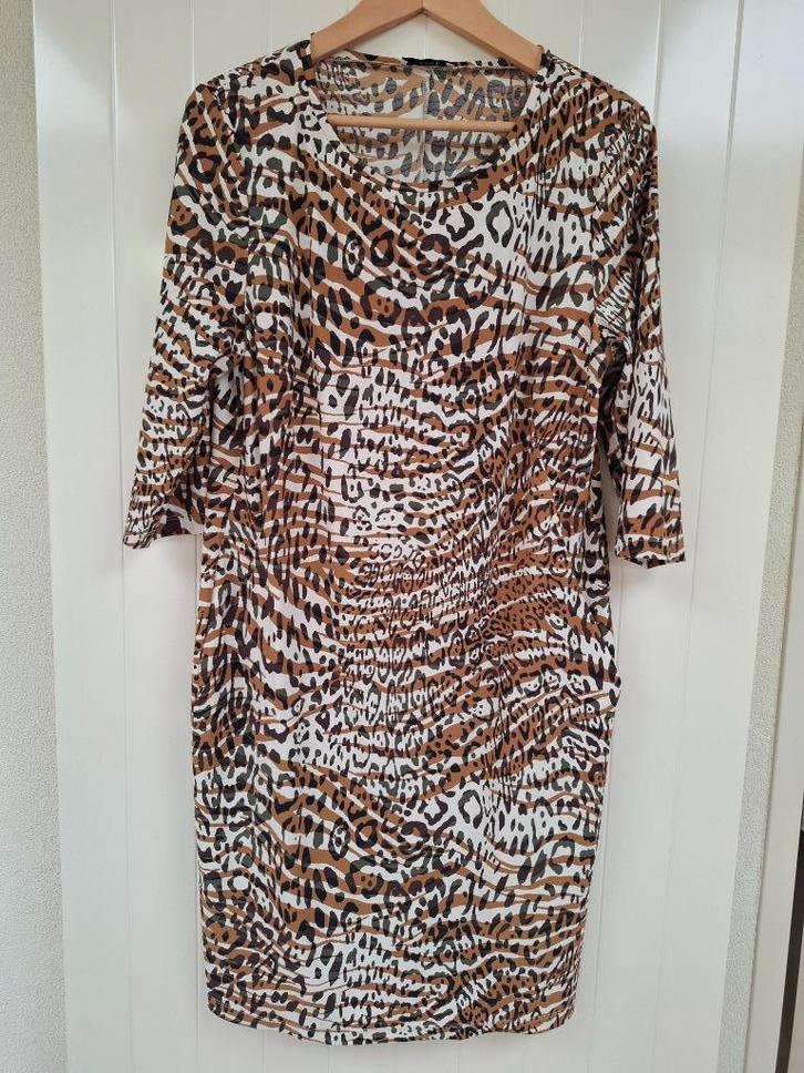 Mooi travelstof jurkje Anna van Toor maat 40, Kleding | Dames, Jurken, Zo goed als nieuw, Maat 38/40 (M), Beige, Knielengte, Ophalen of Verzenden