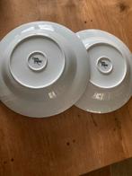 Beautiful 2 big white plates for large dish from cosy trendy, Ophalen, Zo goed als nieuw, Overige stijlen, Kop(pen) en/of Schotel(s)