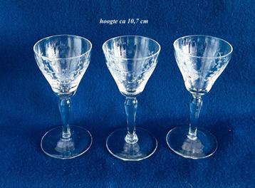 3x Likeurglas ca 10,7h Mooi Gegraveerd Vintage glazen beschikbaar voor biedingen