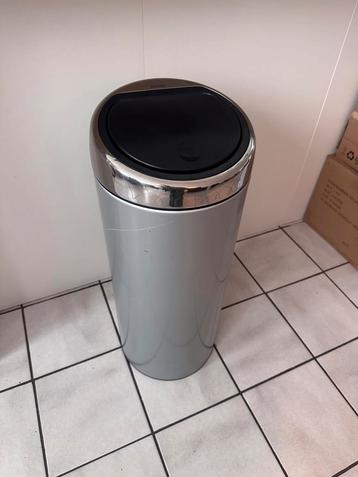 Prullenbak beschikbaar voor biedingen