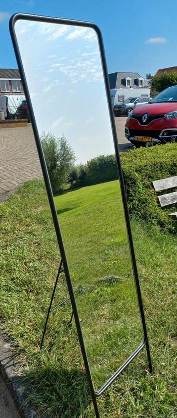 Grote Staande Spiegel - Zwarte Rand - Als Nieuw beschikbaar voor biedingen