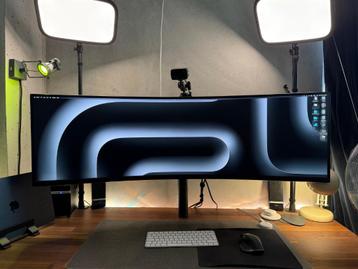 Samsung QLED wide-screen gaming monitor 49" (LC49RG90SSUXEN) beschikbaar voor biedingen