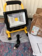 Nieuw! Oplaadbare LED bouwlamp. Sterke straal, 30 watt, Ophalen of Verzenden, Nieuw, Minder dan 50 watt, Lamp