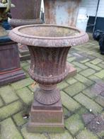 Gietijzeren vaas op sokkel, Tuin en Terras, Ophalen, Gebruikt