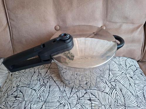 Bk Easy snelkookpan 22 cm 6 liter, Huis en Inrichting, Keuken | Potten en Pannen, Zo goed als nieuw, Ophalen of Verzenden