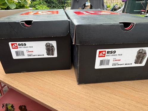 Set nieuwe EVS RS9 knie braces, Motoren, Kleding | Motorkleding, Overige typen, Nieuw met kaartje, Ophalen of Verzenden