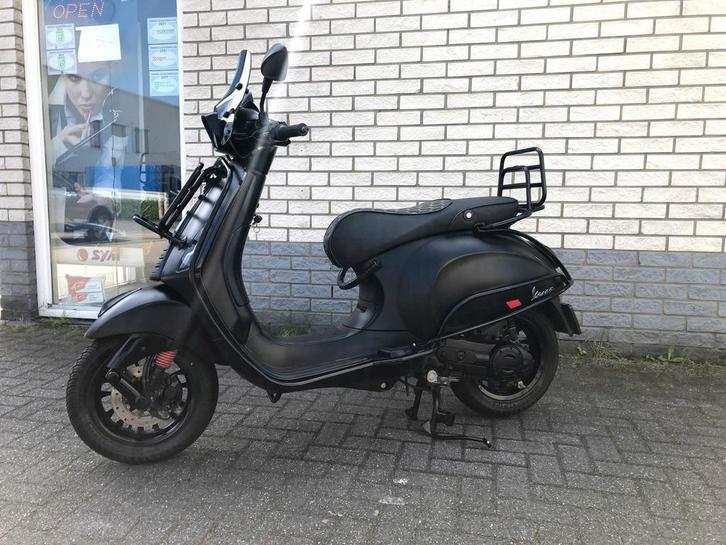 GAVE VESPA SPRINT S 45KM BROM MAT BLACK 7200KM BJ2019 4-TAK, Fietsen en Brommers, Scooters | Vespa