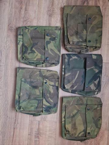 5x Gasmaskertassen  beschikbaar voor biedingen