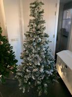 Kerstboom met sneeuw 2.15 m hoog, Diversen, Kerst, Ophalen of Verzenden, Zo goed als nieuw
