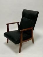 Vintage fauteuil zwarte bekleding, Huis en Inrichting, Fauteuils, Hout, Gebruikt, Stijl Louis van Teeffelen, 75 tot 100 cm