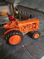 Renault 3042 Universal Hobbies 1:16, Hobby en Vrije tijd, Modelauto's | 1:32, Ophalen of Verzenden, Gebruikt, Tractor of Landbouw