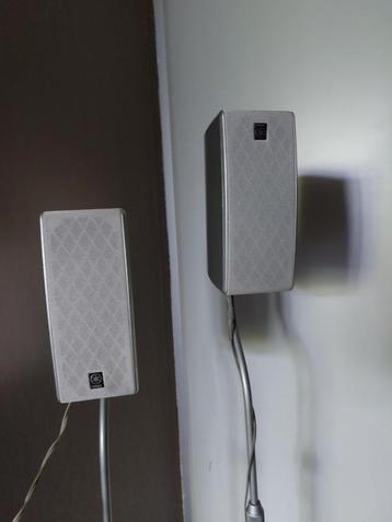 Yamaha Surround Speakers met Stands beschikbaar voor biedingen