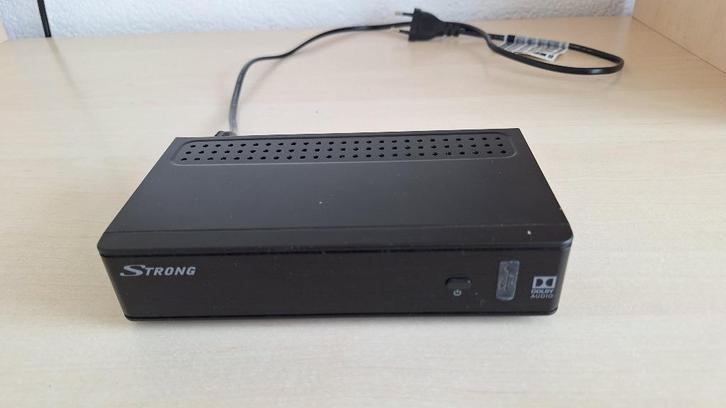 Strong SRT 8211 DVB-T2 digitale ontvanger, Audio, Tv en Foto, Decoders en Harddiskrecorders, Zo goed als nieuw, Ophalen of Verzenden