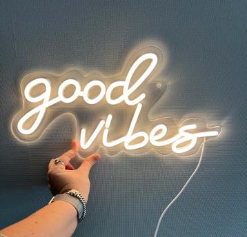 Neon Good Vibes Lamp beschikbaar voor biedingen
