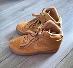 Nike Air Force 1 Mid – maat 36.5 (GS/Youth) – Suède – Wheat, Jongen of Meisje, Schoenen, Nike air force, Ophalen of Verzenden