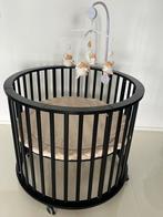 Babybox rond zwart op wielen incl kleed en muziekmobiel, Ophalen, Zo goed als nieuw, Rond