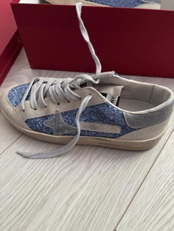 Ama brand nieuwe sneakers  beschikbaar voor biedingen