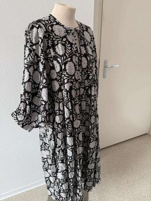 Zwarte blockprint jurk, Kleding | Dames, Jurken, Nieuw, Maat 38/40 (M), Zwart, Onder de knie, Ophalen of Verzenden