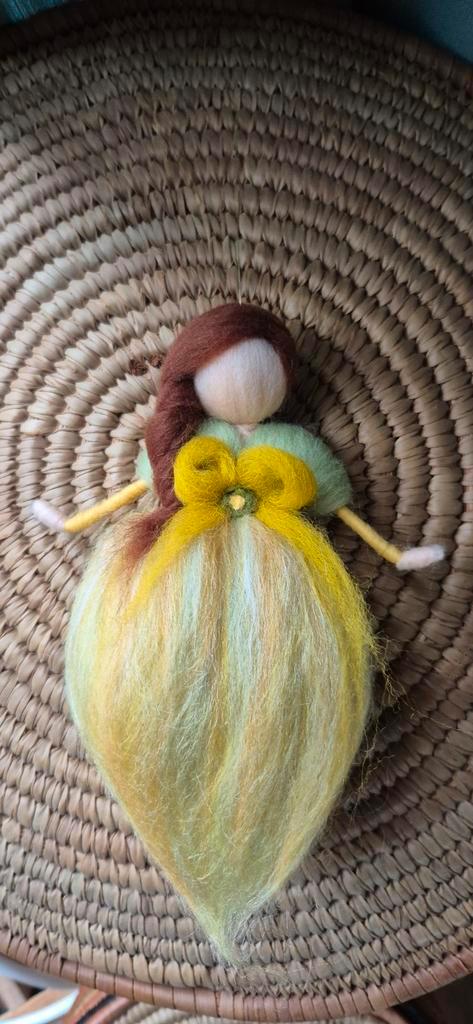 Handgemaakte fee van lontwol, antroposofisch, herfst, Hobby en Vrije tijd, Vilt, Nieuw, Figuurtje(s), Wolvilt, Ophalen of Verzenden