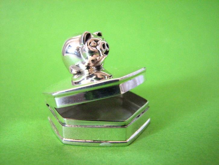 Mooi Zwaar Zeskantig Zilveren Doosje met Varkentje op Deksel, Antiek en Kunst, Antiek | Goud en Zilver, Zilver, Verzenden