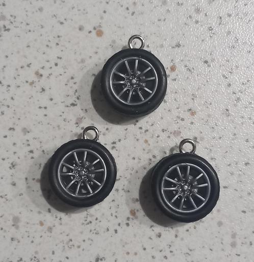 Leuke autoband bedel "nieuw", Hobby en Vrije tijd, Kralen en Sieraden maken, Nieuw, Bedel, Ophalen of Verzenden