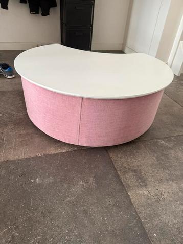Fama hoektafel - roze beschikbaar voor biedingen